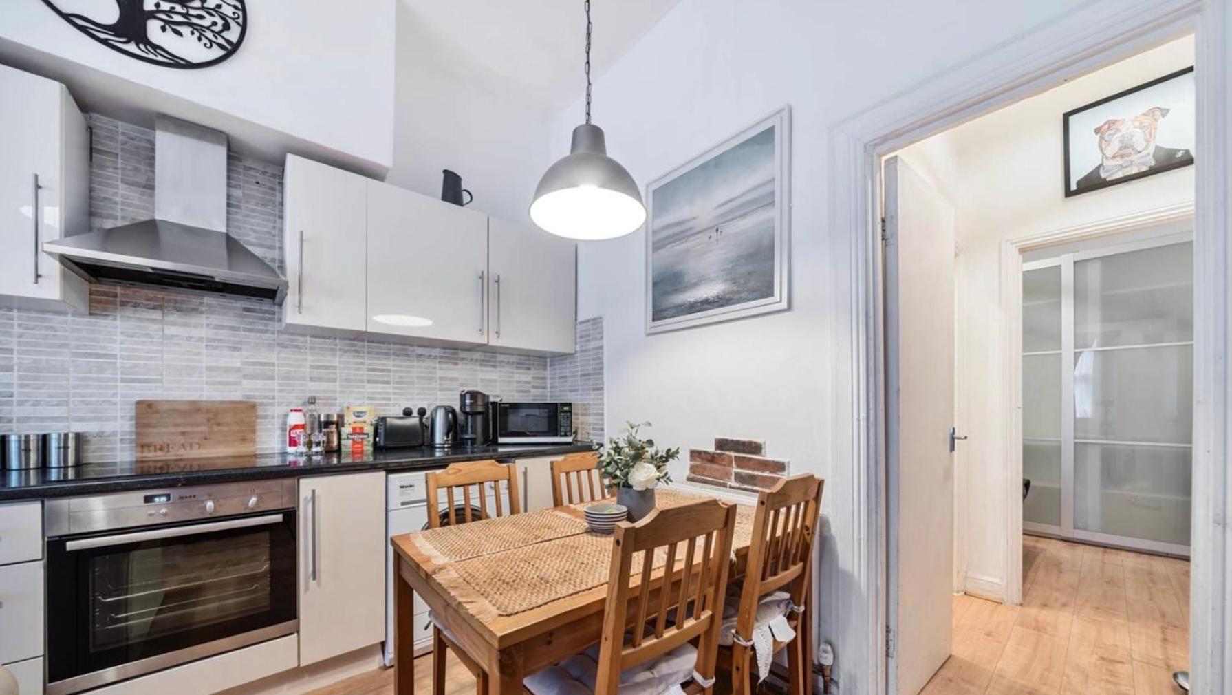 Ground Floor Sleeps 4, Zone 2 Close To Victoria Line Apartment *